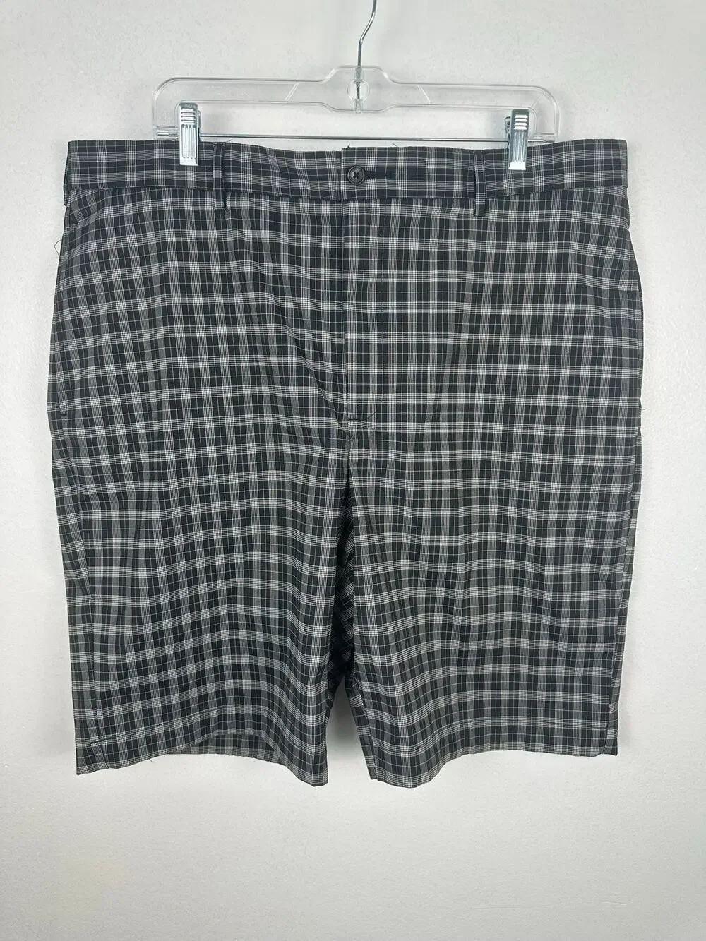 Greg Norman Men's Plaid Golf performance Shorts Grey Black Check Size 40